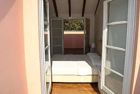 Sleeps 6 Pool Wifi Apartment