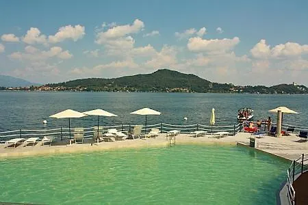 Apartment Sleeps 6 Pool Wifi