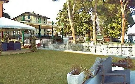 Sleeps 6 Pool Wifi Apartment *